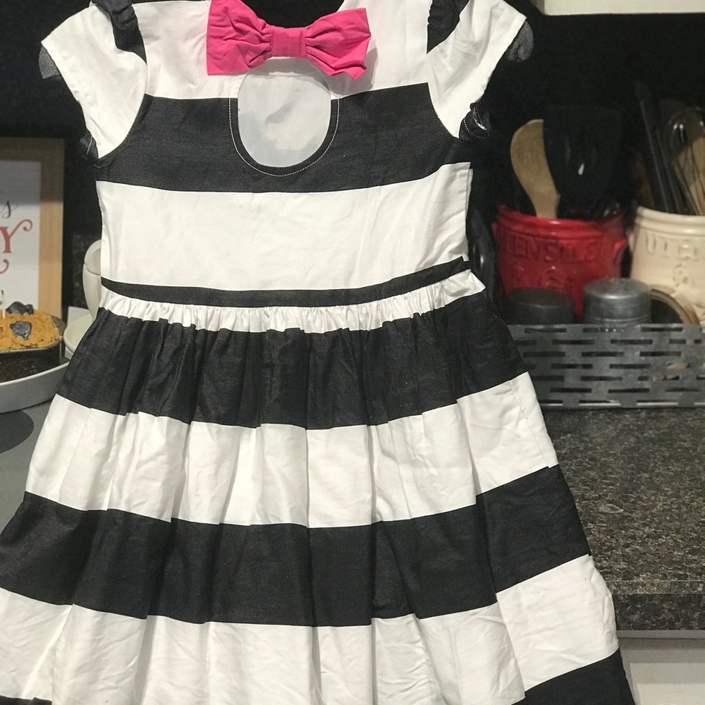 Girls size 7 dress with bow back